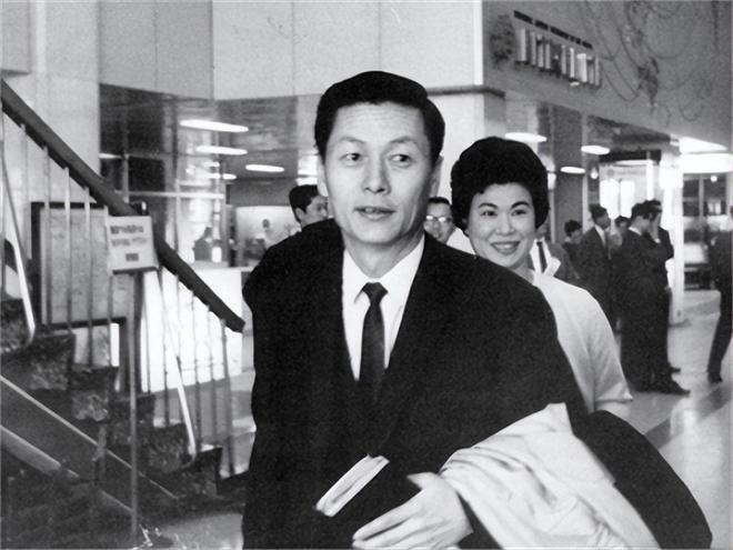 ：父子“共享”同一女星亲兄弟为财权内斗互撕j9九游会俱乐部登录入口韩国财阀家族丑闻(图7)
