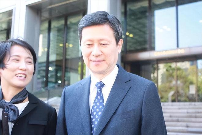 ：父子“共享”同一女星亲兄弟为财权内斗互撕j9九游会俱乐部登录入口韩国财阀家族丑闻(图8)