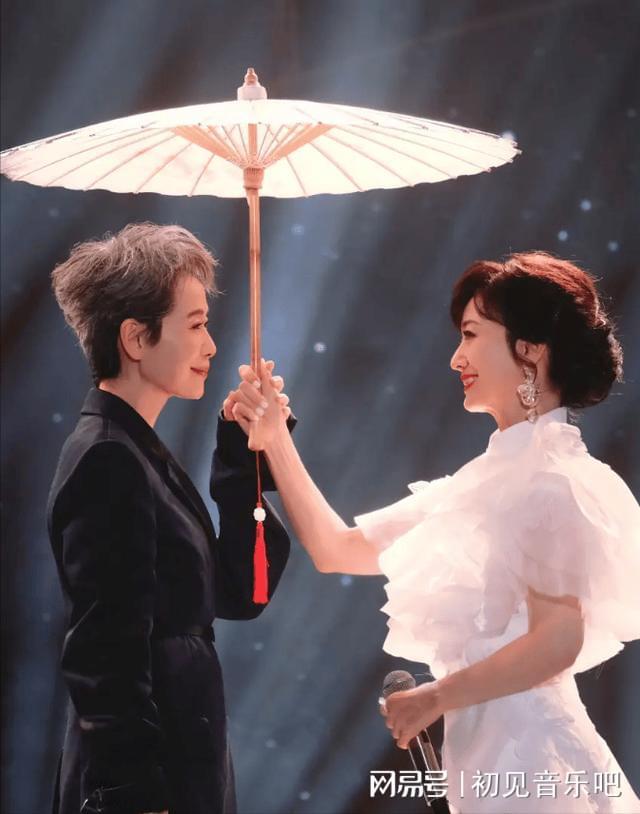 娘子许仙30年后撒糖竟藏惊天秘密j9九游会网址是什么神仙售后！白(图3)